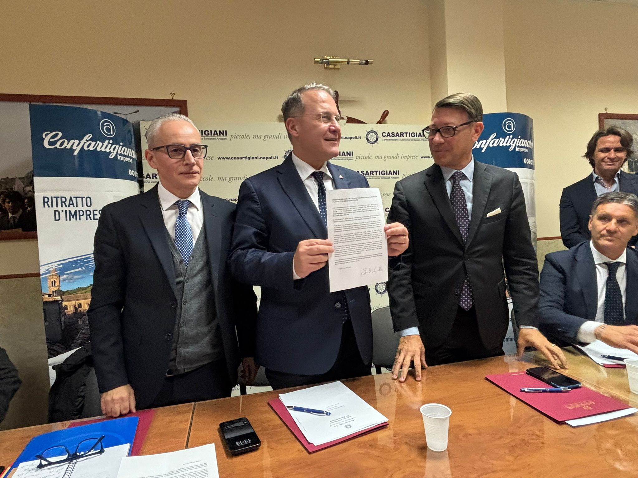 Cirielli sottoscrive l’intesa per valorizzare e sostenere e lo sviluppo dell’artigianato campano